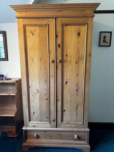 Wardrobe solid wood marks and - marks,
